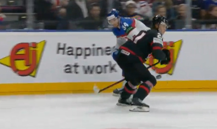 Kaiden Guhle a éliminé Juraj Slafkovsky au Championnat du monde