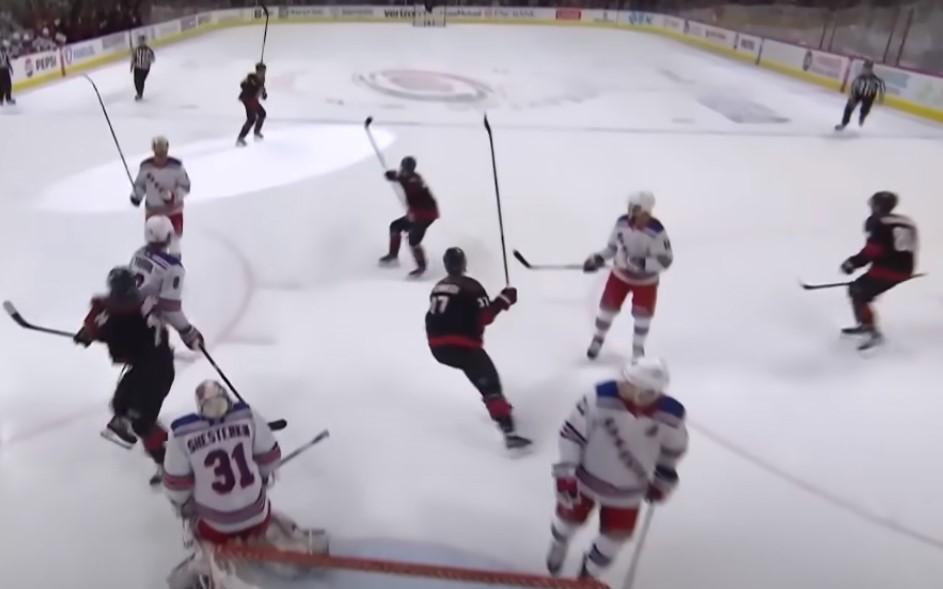 Séries en bref : les Hurricanes évitent le balayage face aux Rangers