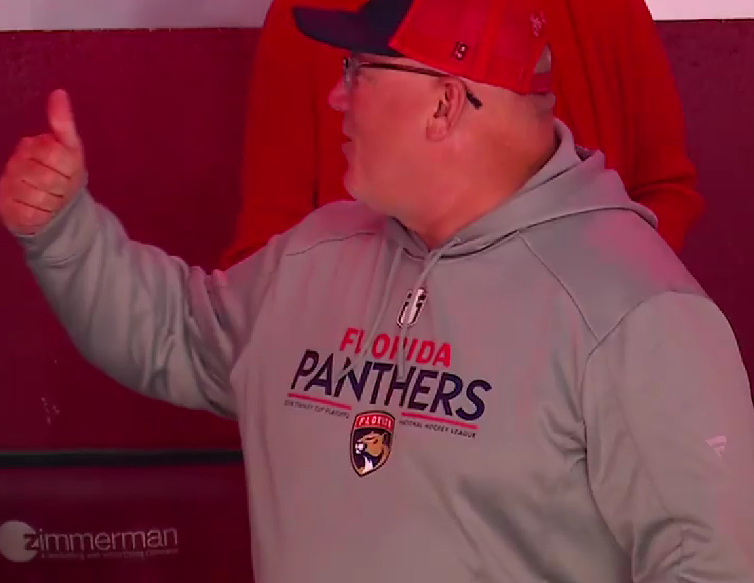 Keith Tkachuk, « un gros épais » pour avoir célébré la bagarre de son fils