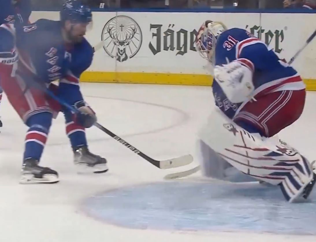 Alexis Lafrenière : le but dans son filet en début de série a « piqué son orgueil »