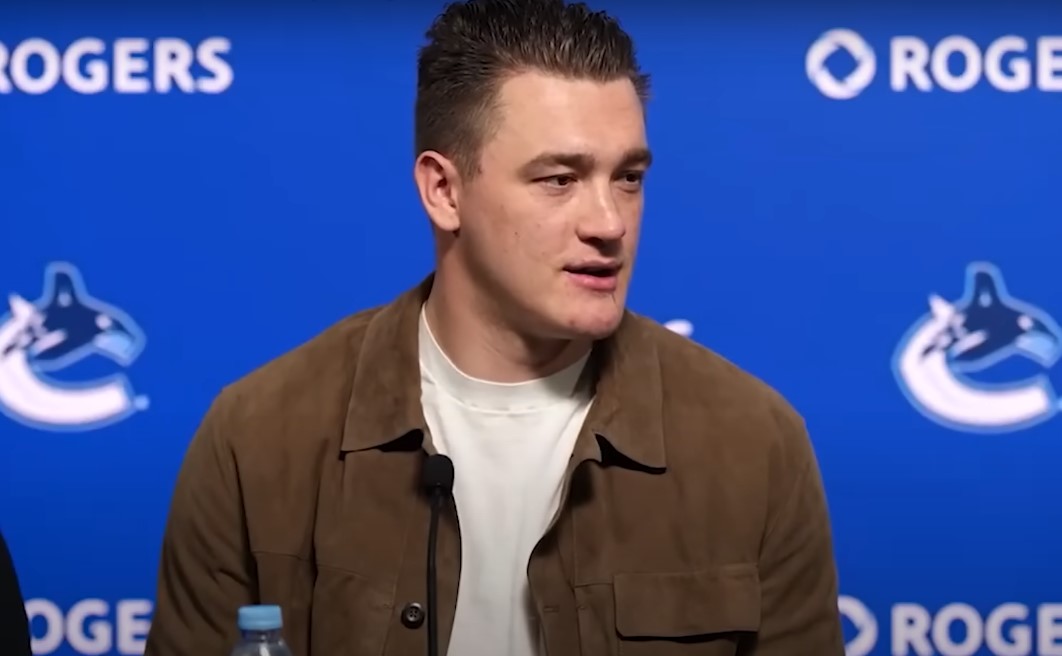 Après avoir critiqué Vladimir Poutine, Nikita Zadorov est barré en Russie