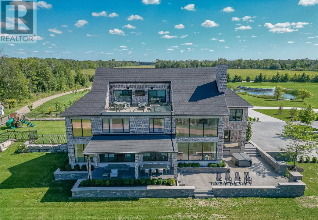 Plage, golf et hockey : la (grosse) cabane de Ryan O'Reilly est à vendre