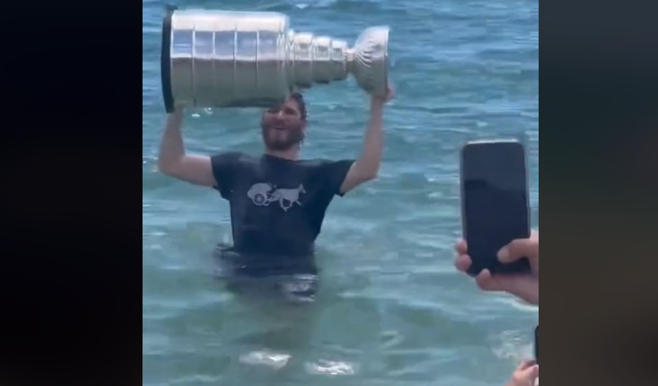 Panthers : la Coupe Stanley a été amenée à Montréal pour se faire réparer