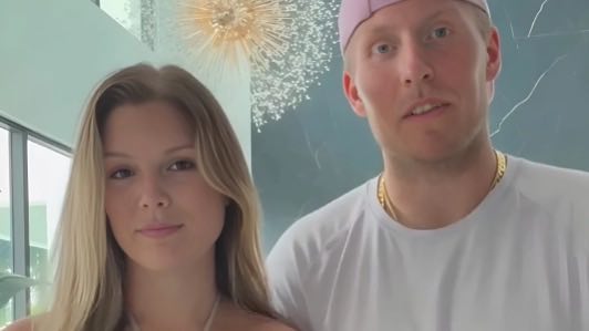 La fiancée de Patrik Laine veut apprendre le français