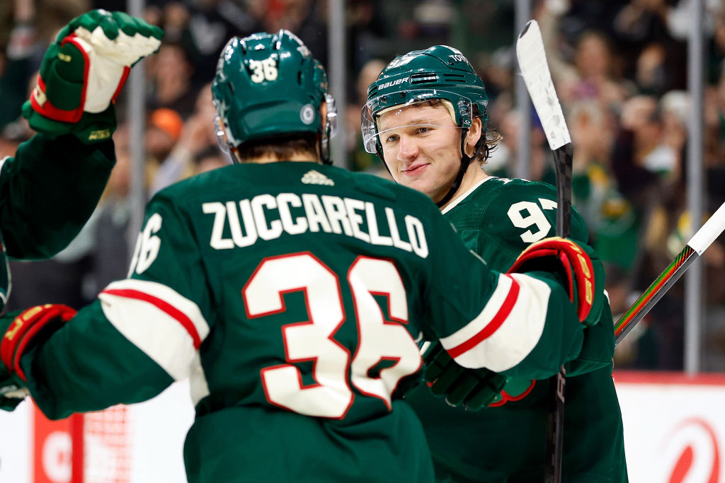 Kaprizov : Trois vols différents (dont un en hélicoptère) pour aller au match de Zuccarello en Norvège