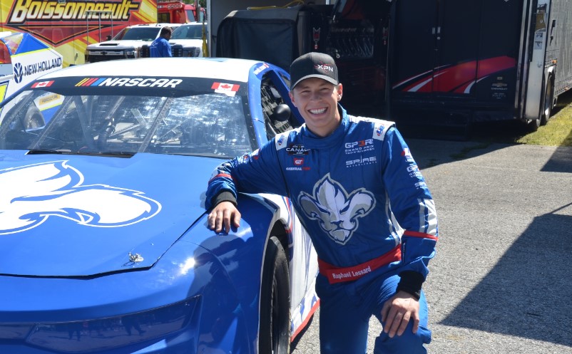 GP3R : une magnifique voiture aux couleurs des Lions de Trois-Rivières sur la piste