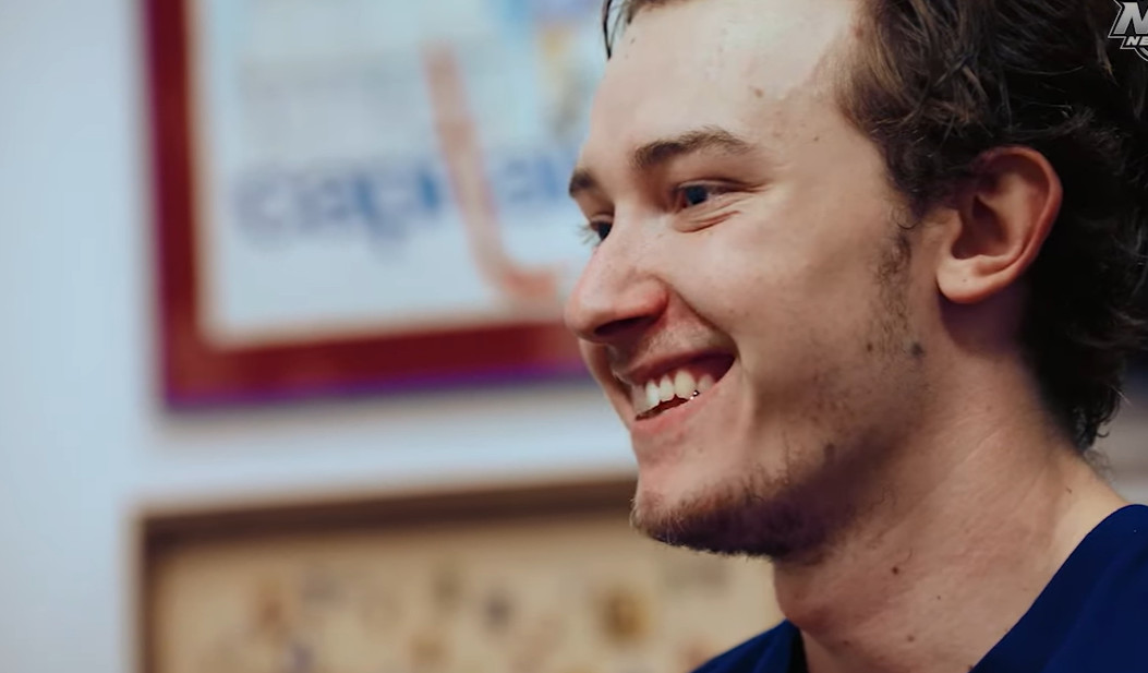 Cody Glass répond de manière hilarante à une insulte d'un partisan sur les réseaux sociaux