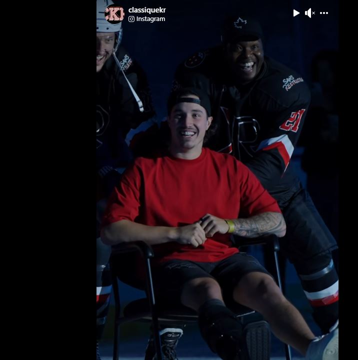 Rafaël Harvey-Pinard aperçu en « fauteuil roulant »