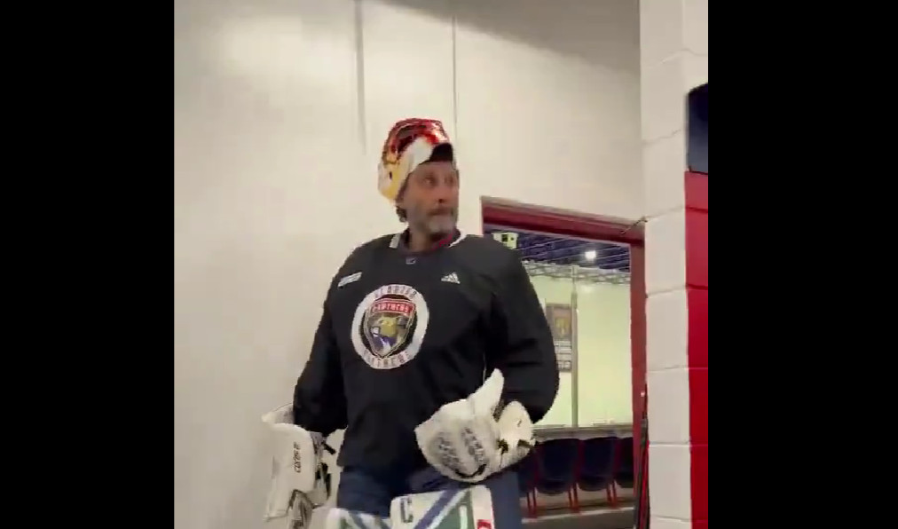 « Gardien demandé » : Roberto Luongo se pointe dans une ligue de bière