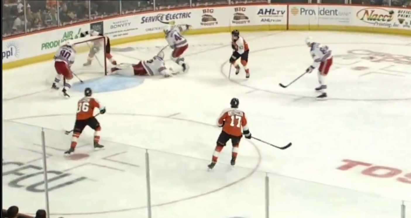 Matvei Michkov marque à son premier match en Amérique du Nord