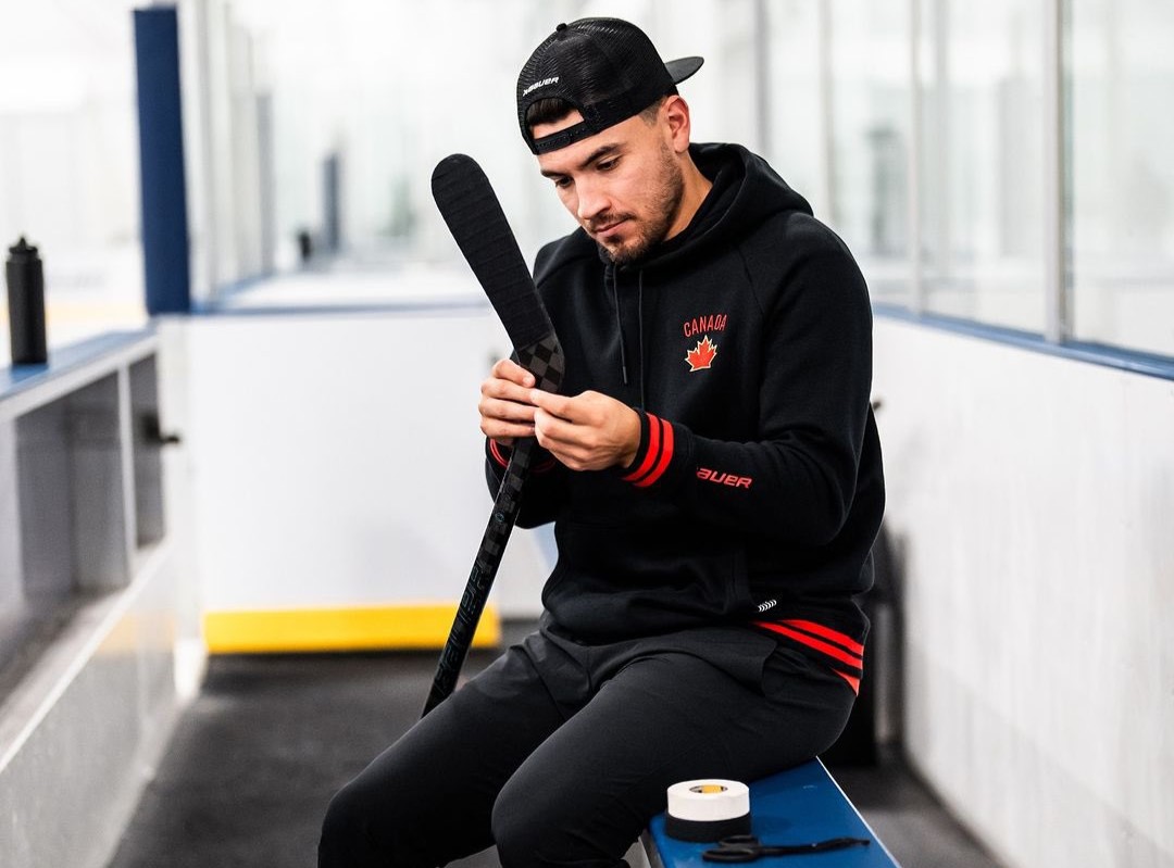 Nick Suzuki en vedette dans une publicité de Bauer&#8230; En collaboration avec Hockey Canada