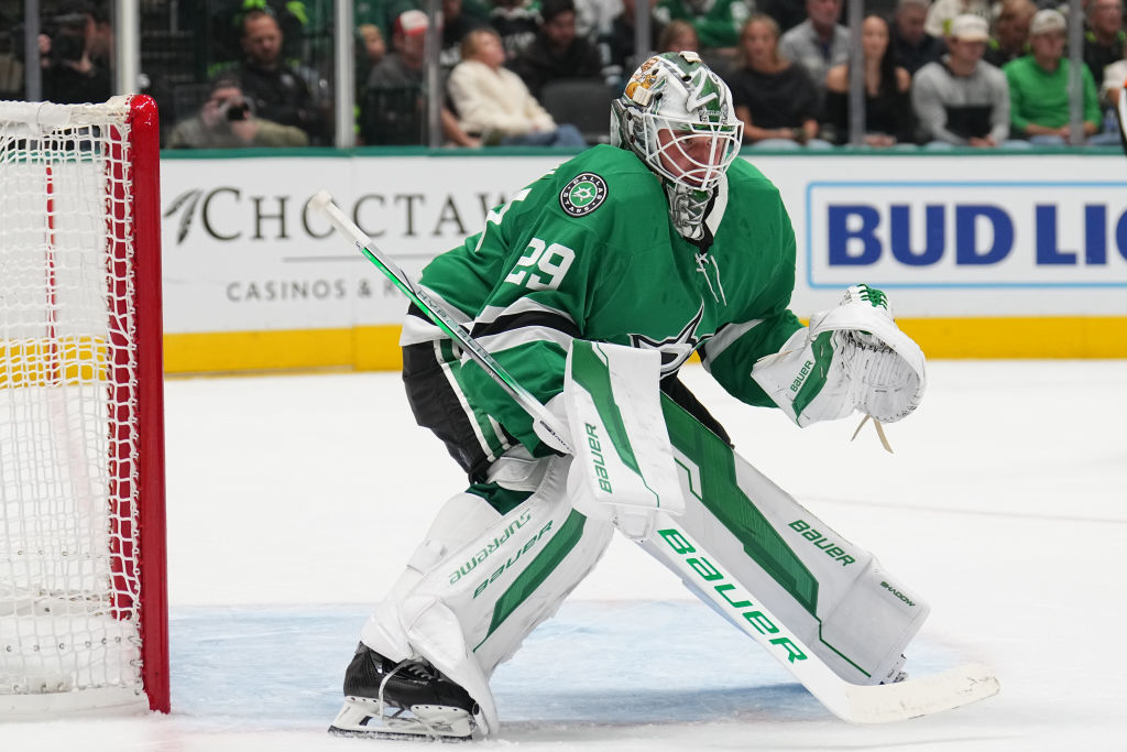 Sur huit ans, Oettinger va gagner 3.3 M$ de plus que Swayman (même s'ils ont le même contrat)