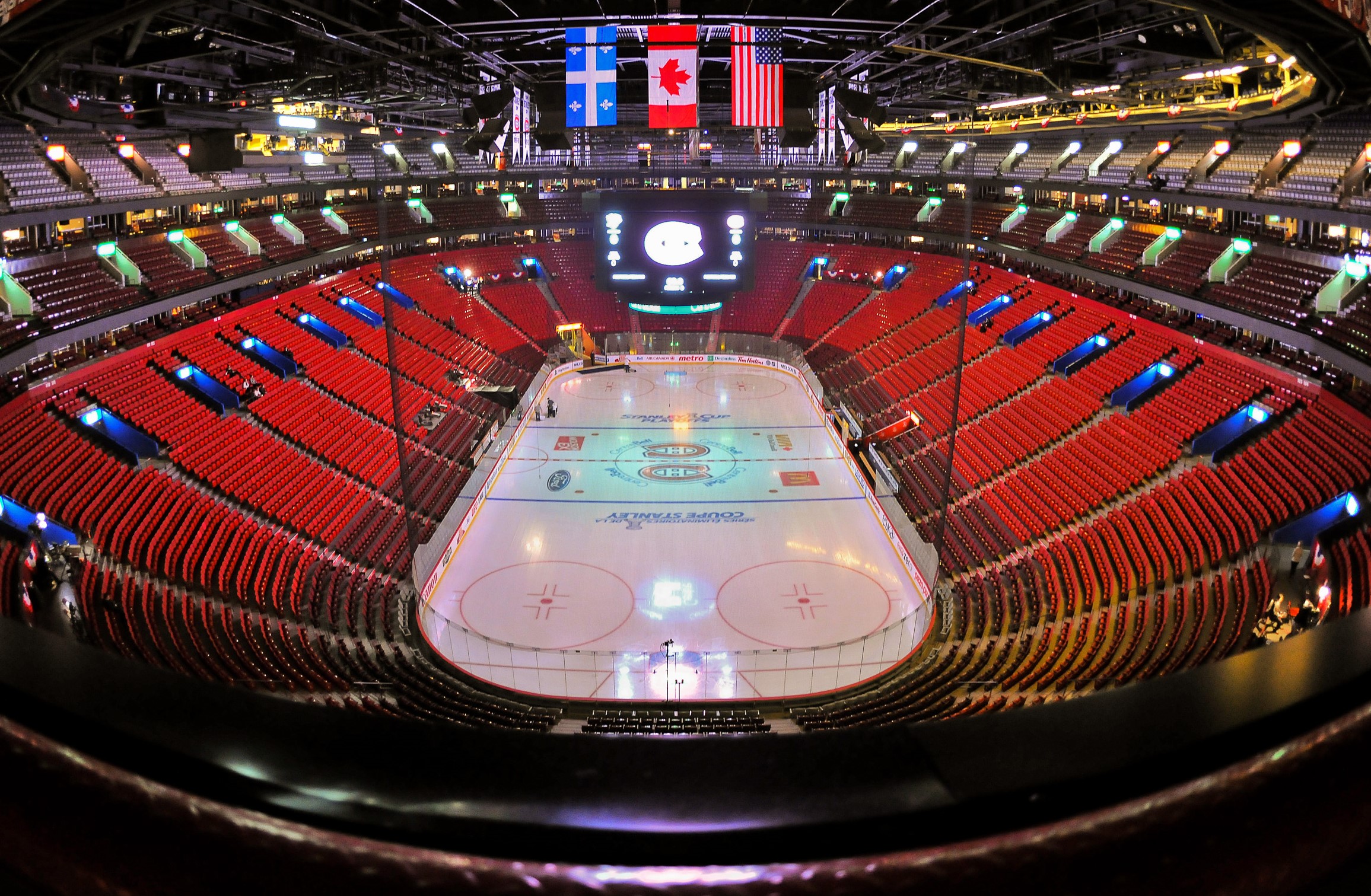 10 000 $ pour t'asseoir derrière le banc des Maple Leafs ce soir