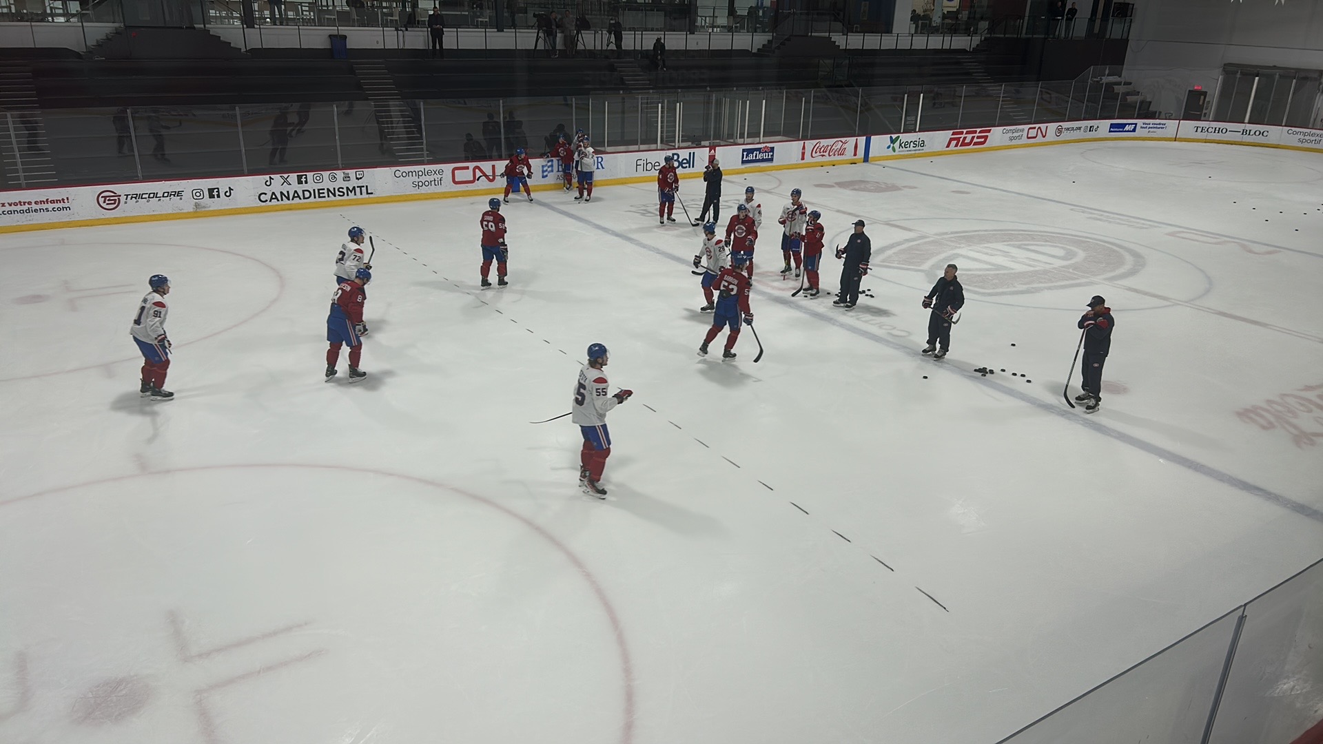 Emil Heineman sur le premier trio d'un entraînement intense