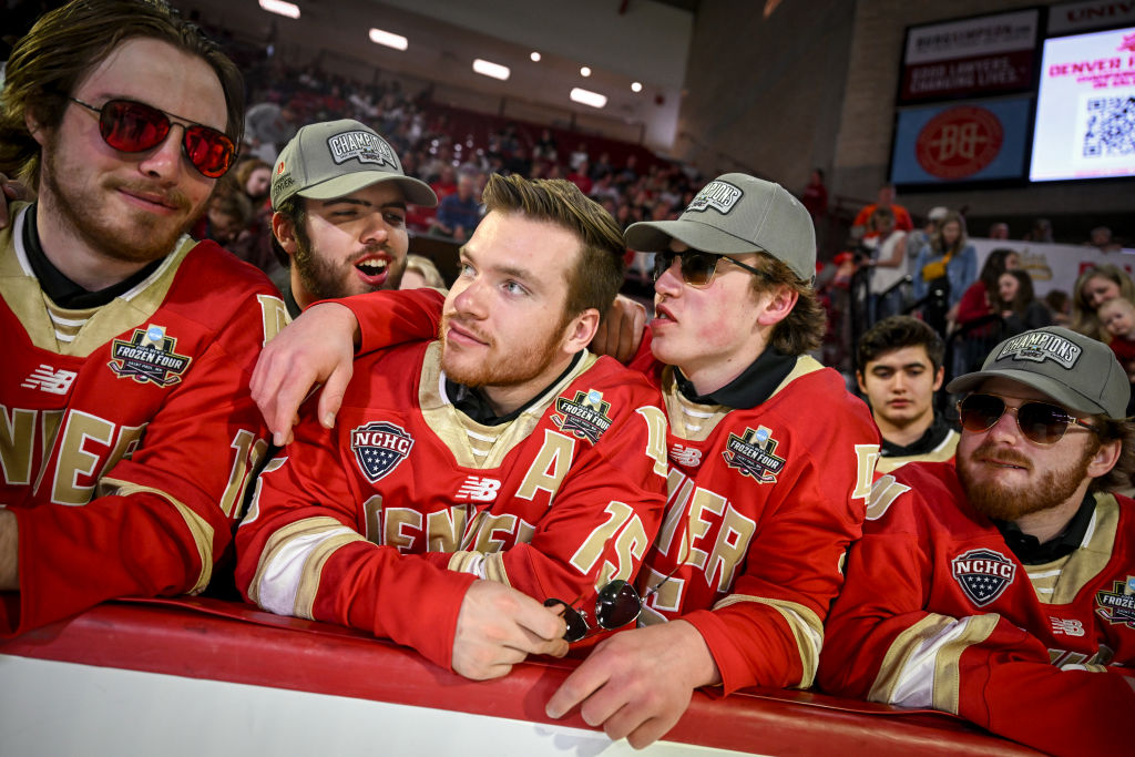 L’espoir du Canadien, Sam Harris, est le meilleur buteur de la NCAA