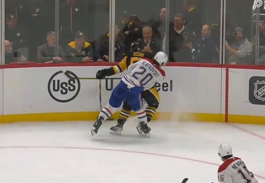 Coup à la tête de Slafkovsky : Noel Acciari a fait ce qu'il voulait sur la glace hier soir