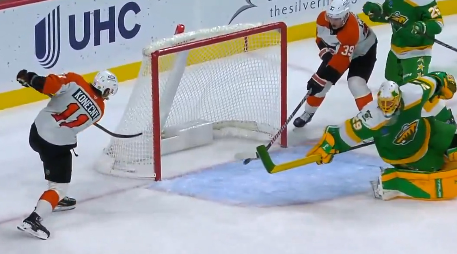 Matvei Michkov empêche un but&#8230; de son propre coéquipier