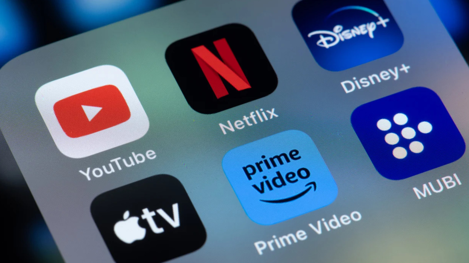 Netflix et Amazon Prime Video ont sept à neuf fois plus d'abonnés que Apple TV+ (au Québec)