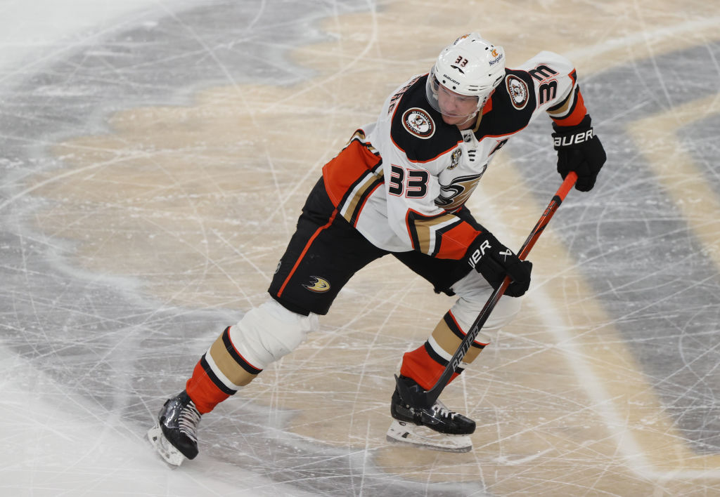 L'entraîneur des Ducks traité d'idiot par Jakob Silfverberg : pas la même culture qu'à Montréal