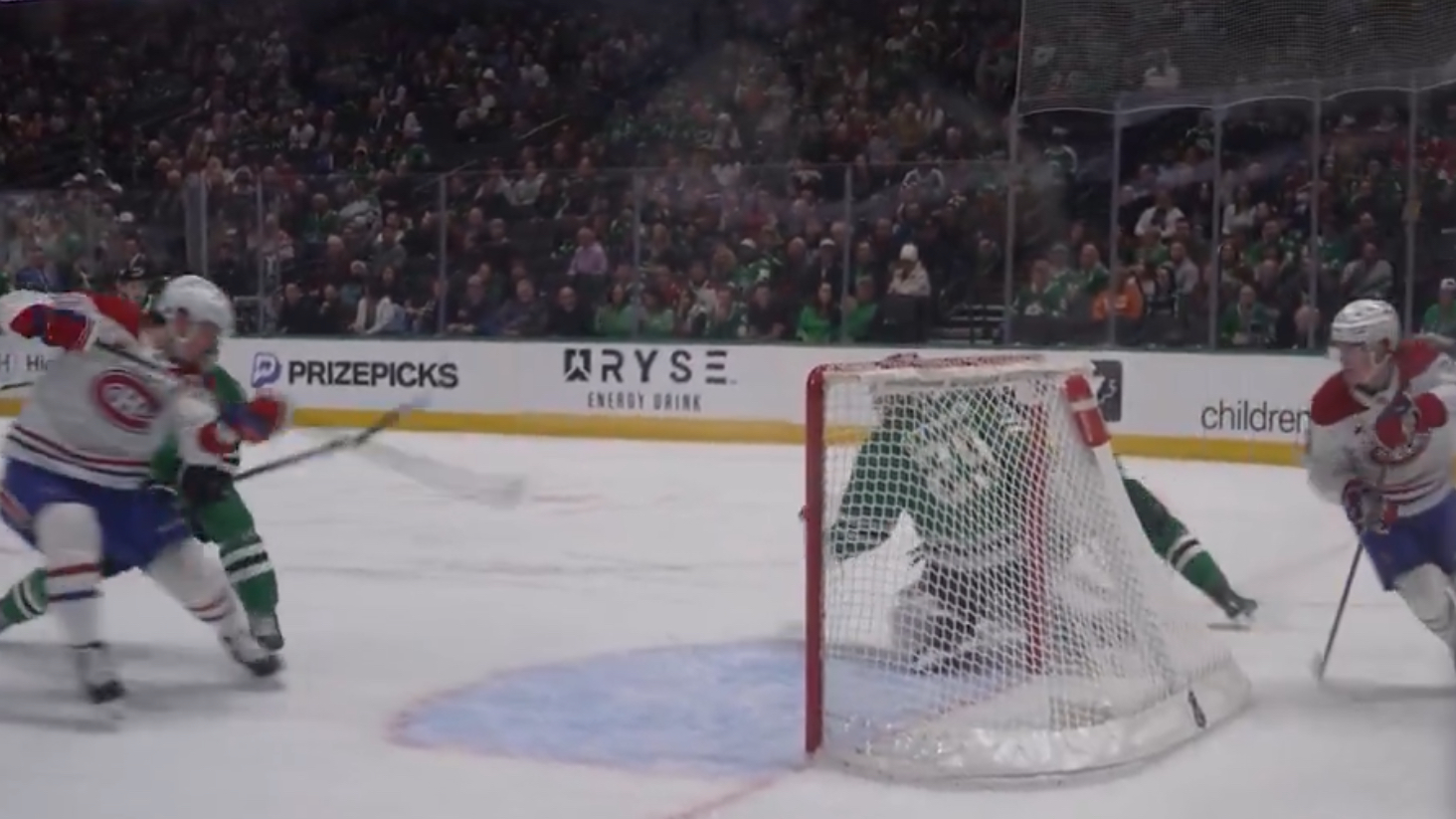 Jake Oettinger sur le CH : « c’est fou comment cette équipe est meilleure que celle de l’an dernier»