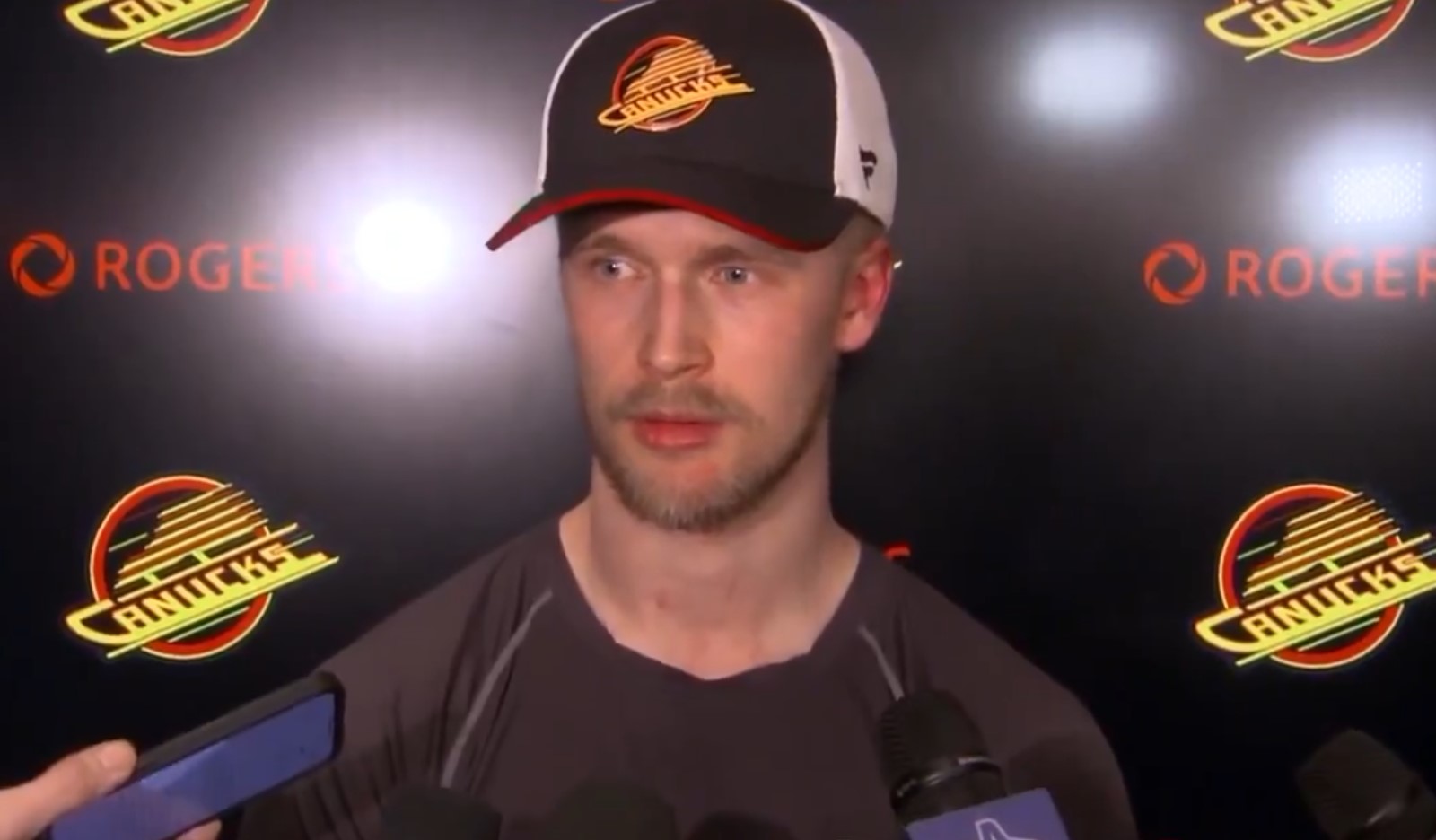 Maintenant, Elias Pettersson est mieux de tout donner