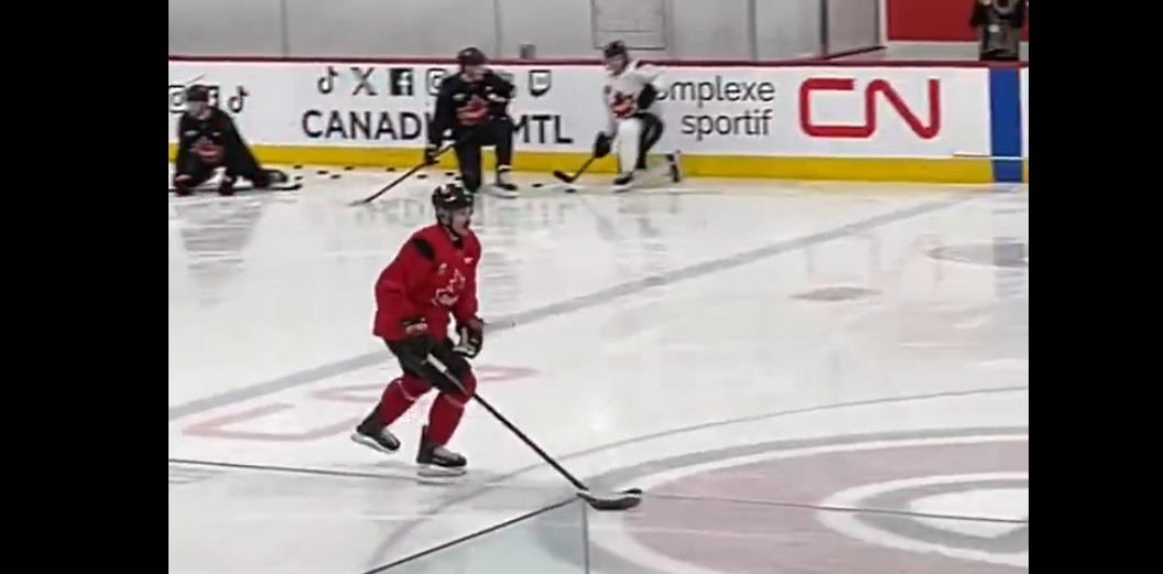 Brossard : Sidney Crosby est présent à l'entraînement du Canada