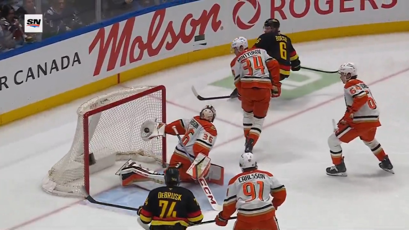 Top-5 : John Gibson a possiblement réalisé l'arrêt de l'année