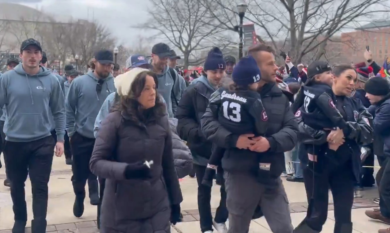 Match extérieur : les joueurs des Blue Jackets arrivent habillés « comme Johnny Gaudreau »
