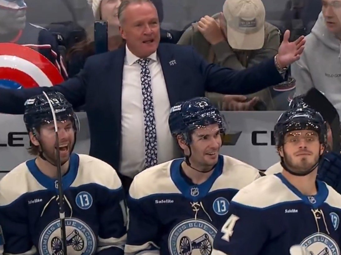 Quand un joueur des Blue Jackets continue de jouer même s'il a été chassé du match