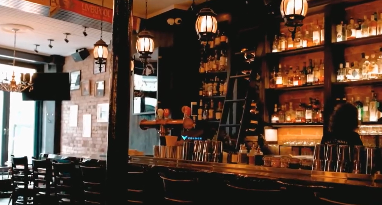 Les joueurs du CH ont célébré leur place en séries dans un pub du Vieux-Montréal