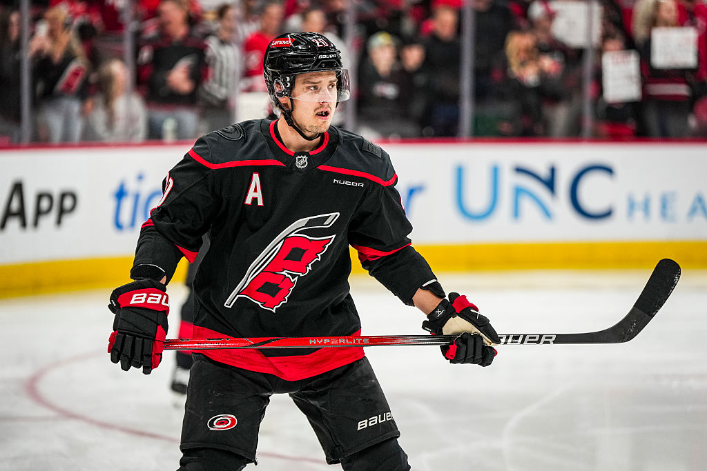 Acquisition de Sebastian Aho : la suggestion de Pierre McGuire pour le CH