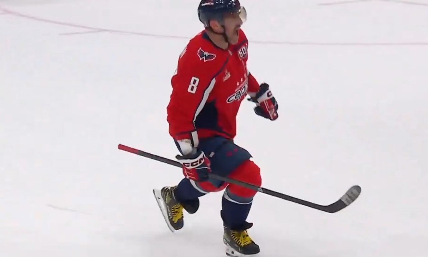 Arbitrage douteux : Alex Ovechkin inscrit (en avantage numérique) le premier but de la série