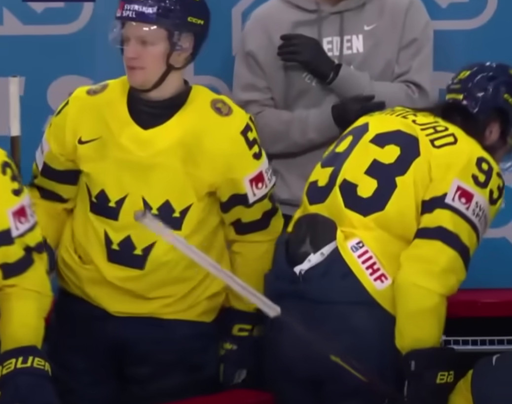 Emil Heineman semble insinuer que Juraj Slafkovsky est blessé