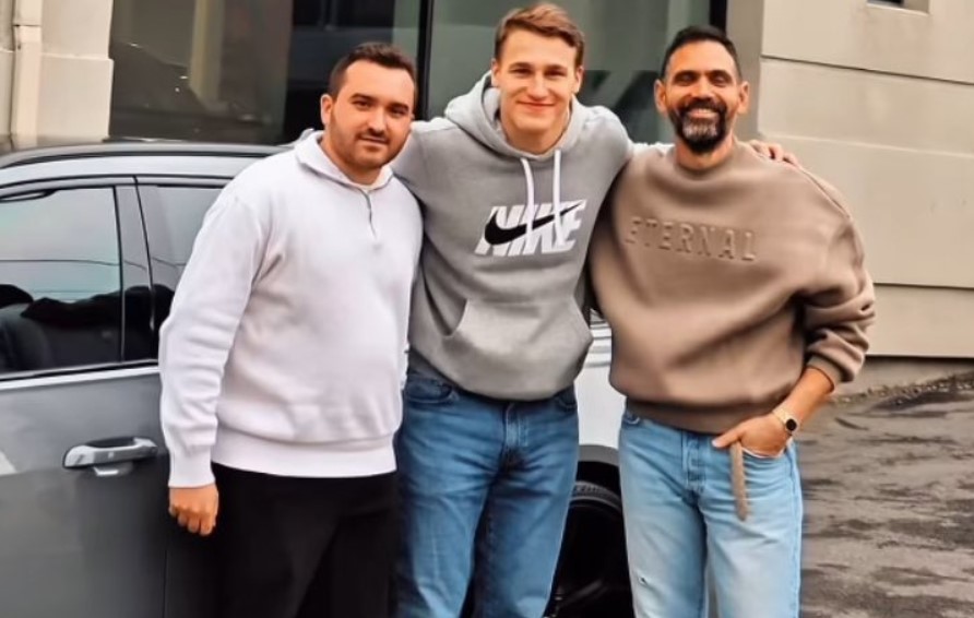 Images : voici la (magnifique) nouvelle voiture d&#039;Ivan Demidov, achetée à Montréal