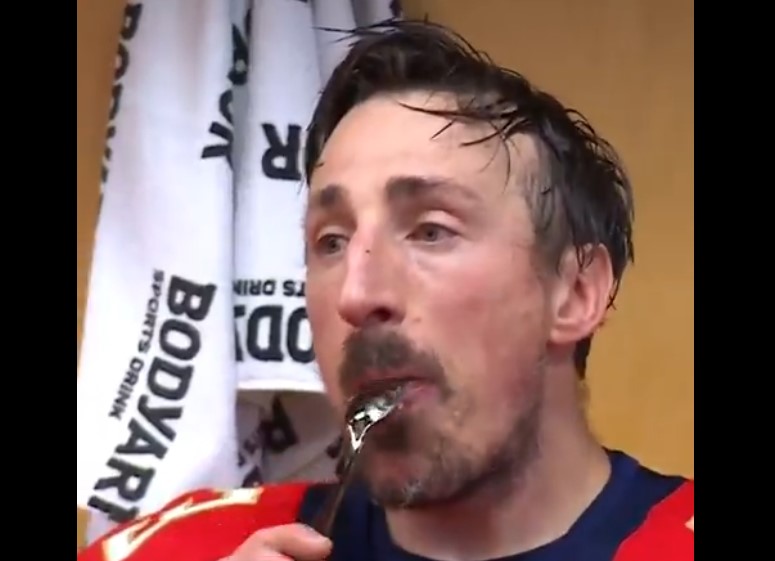 Brad Marchand dévorait un Blizzard de Dairy Queen pendant l'entracte