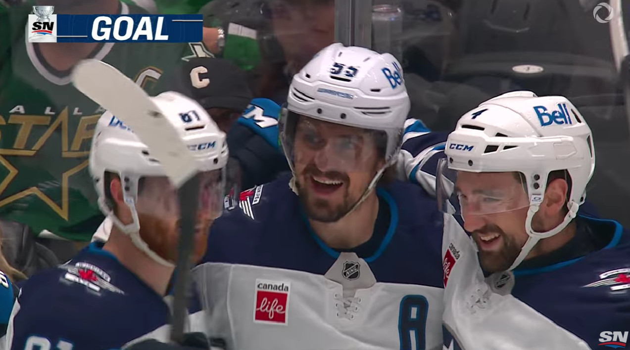 Mark Scheifele honore la mémoire de son père en marquant le premier but des Jets