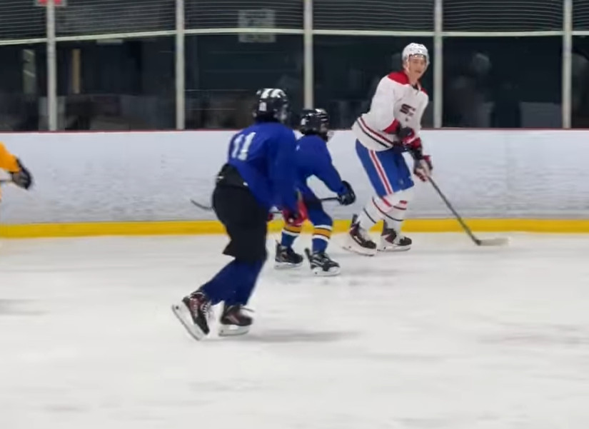 Ivan Demidov est allé patiner avec des jeunes à Pierrefonds