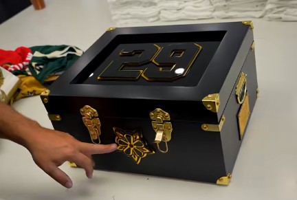 Voyez le magnifique cadeau de retraite offert à Marc-André Fleury par ses proches