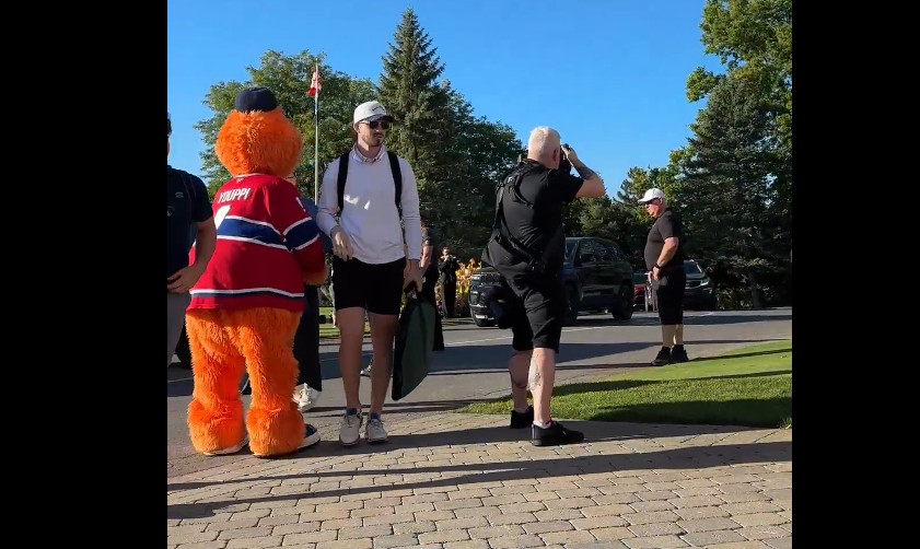 Voici pourquoi Kirby Dach n'a pas parlé aux médias hier