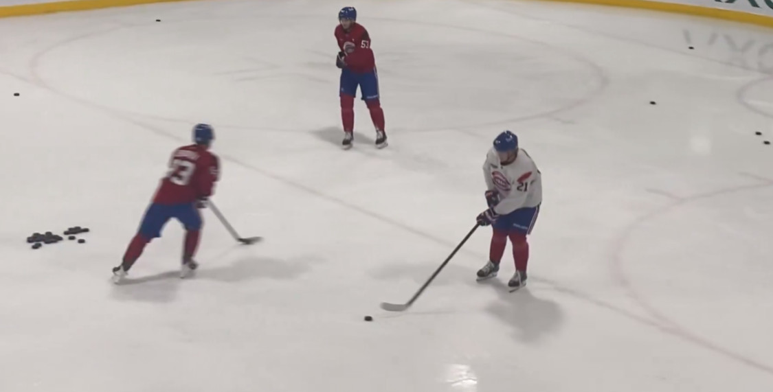 Kaiden Guhle et Noah Dobson portent un chandail régulier à l&#039;entraînement