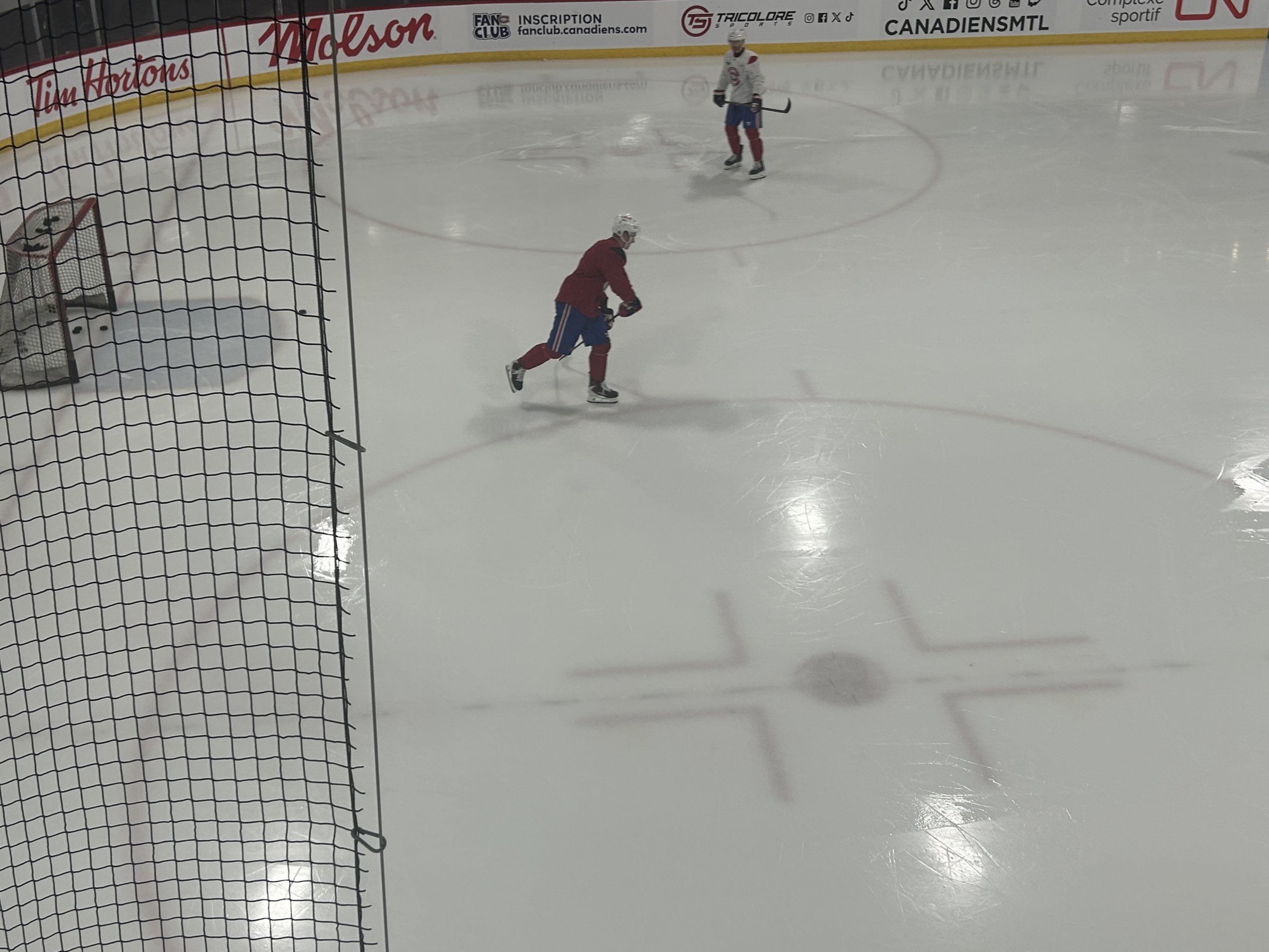 Sept joueurs pratiquent leurs mises en jeu ce matin, mais pas Ivan Demidov