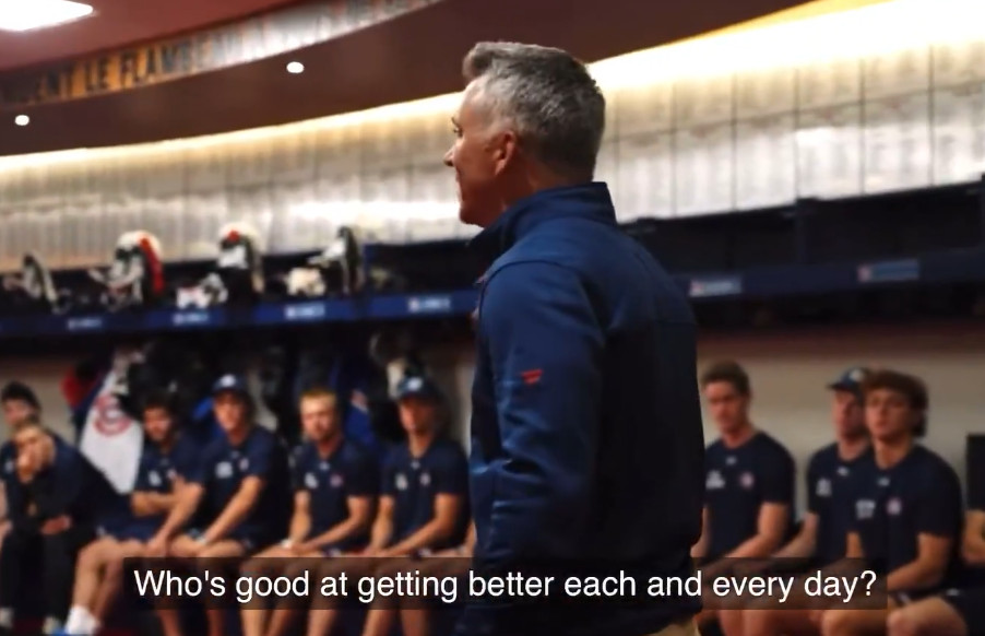 VIDÉO : Martin St-Louis a réservé l'un de ses meilleurs discours aux espoirs du club