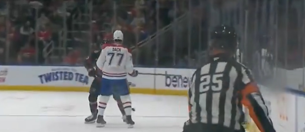 Kirby Dach sur Donovan Sebrango : « si c'était arrivé dans la rue, tu serais dans le trouble »