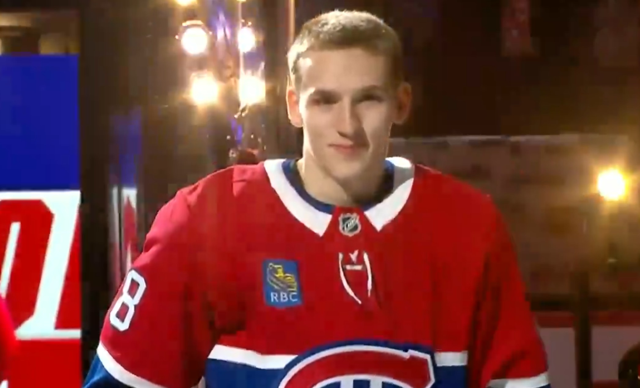 Match d&#039;ouverture : Lane Hutson accueilli en héros au Centre Bell