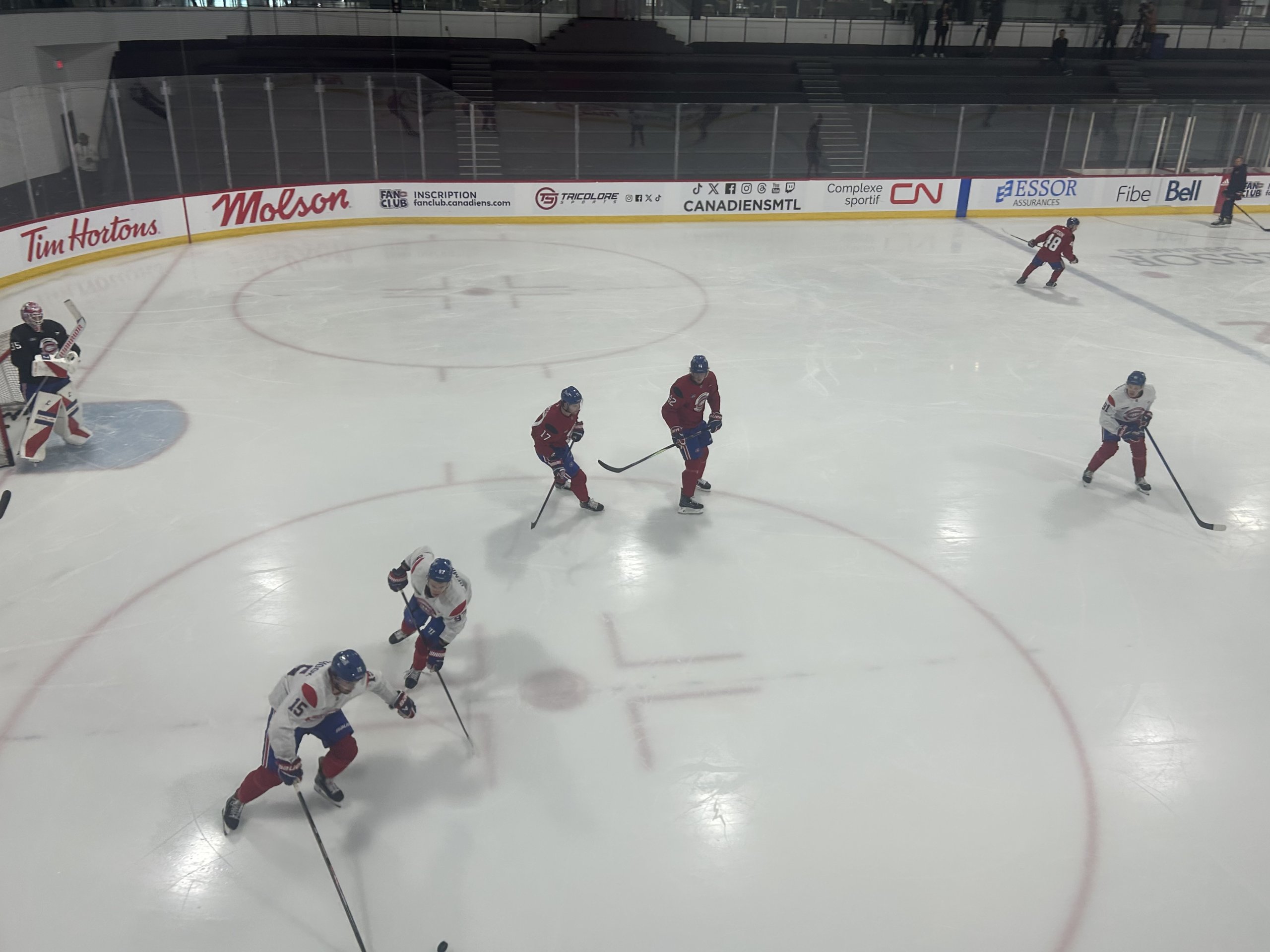 Entraînement : Patrik Laine sur le quatrième trio | Chandail régulier pour Zachary Bolduc