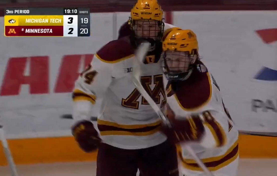 L.J. Mooney réalise une superbe passe à son premier match dans la NCAA