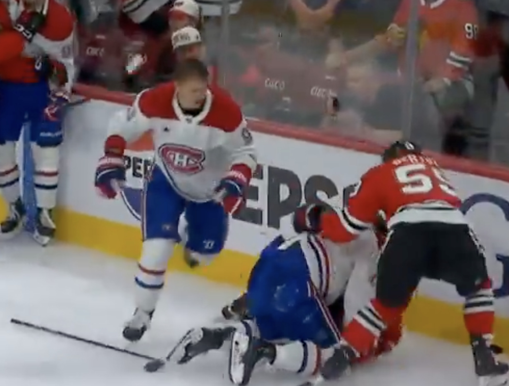 Ivan Demidov et Kaiden Guhle jettent les gants sur la même séquence