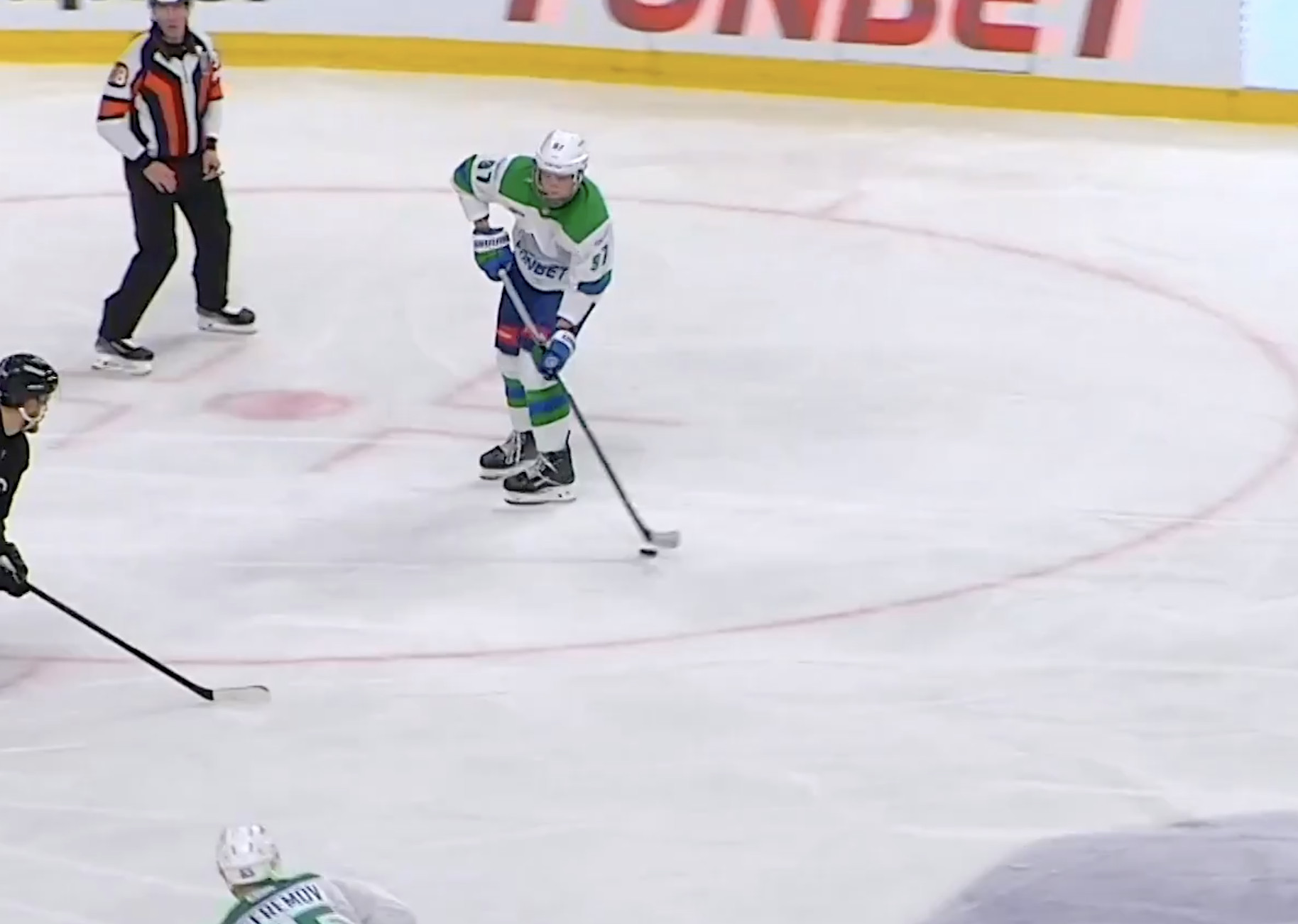 Alexander Zharovsky est du calibre d&#039;un choix de milieu de première ronde, selon le Snake