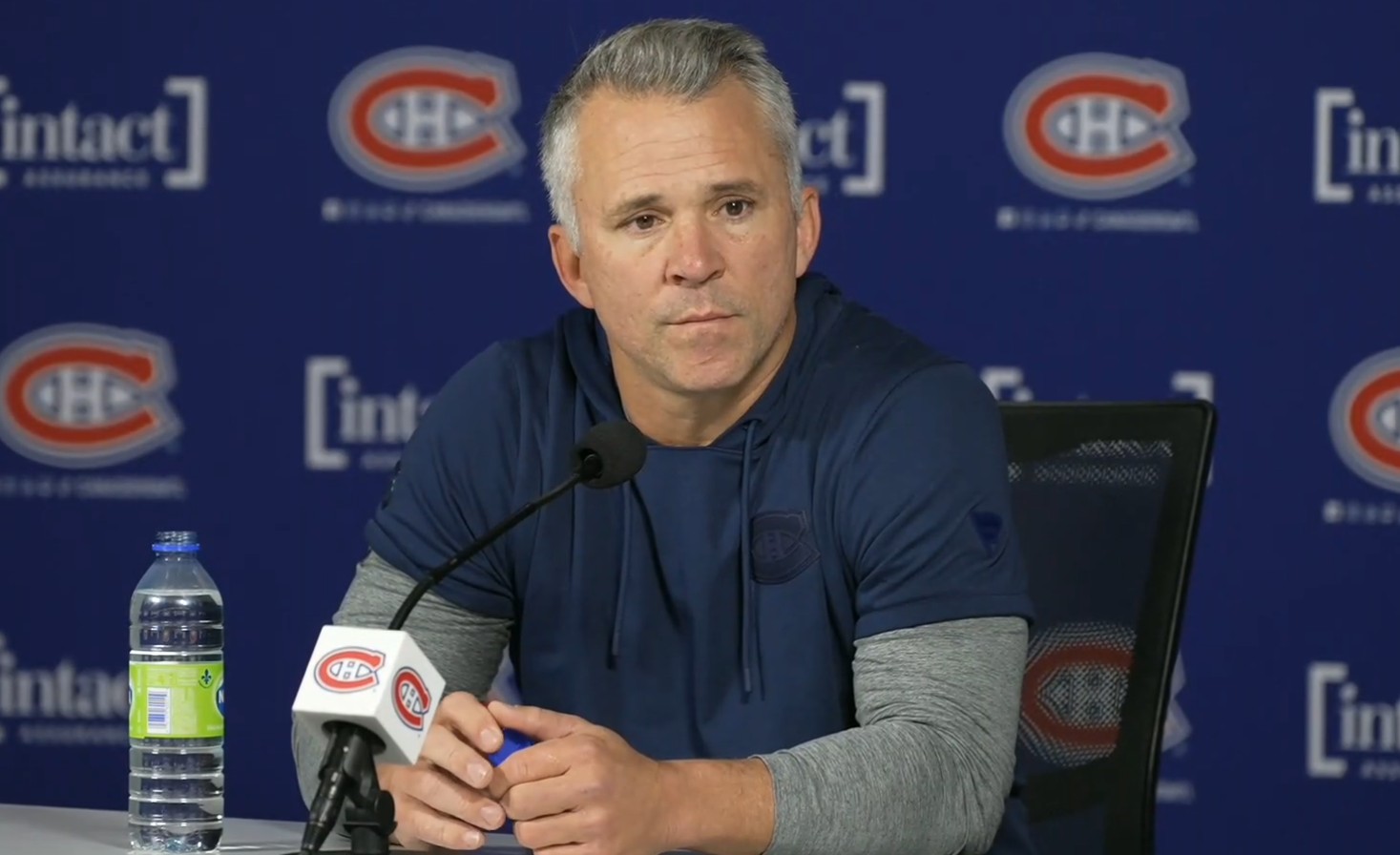 Point de presse : Martin St-Louis n'avait (vraiment) pas l'air heureux ce matin