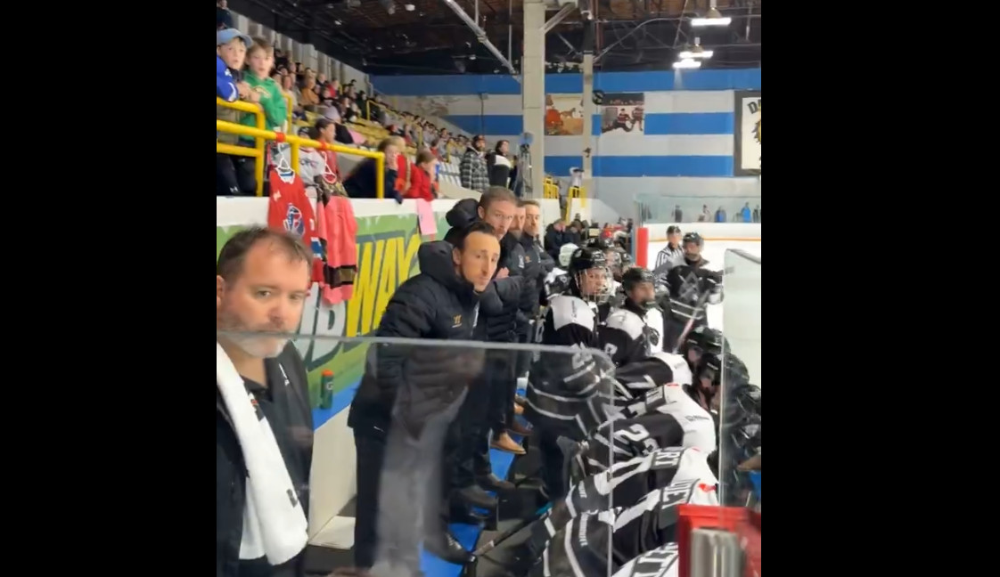 Deuil d&#039;un ami : Brad Marchand a pris congé des Panthers pour coacher du U18